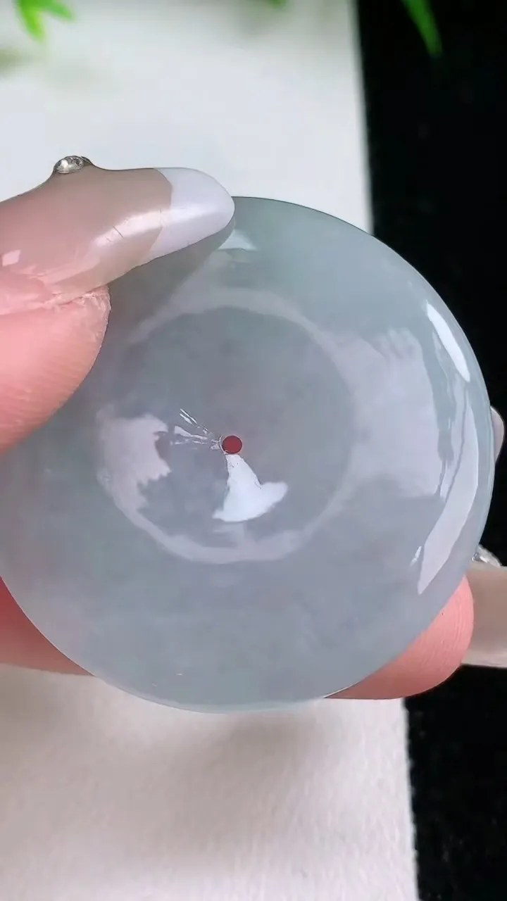 天然A货翡翠平安扣吊坠，尺寸36-5.1，重量:15.71g
1月26日