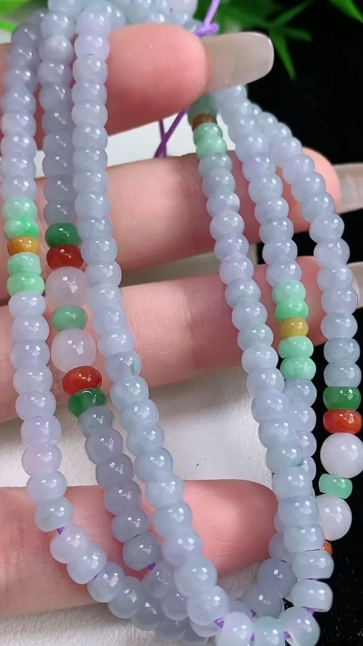 天然A货翡翠四彩算盘珠项链，尺寸4.7-3.2-190颗，重量:29.75g1月26日
工厂直销收藏佳品,种好水足，色泽均匀，有种有色，上手高大气！