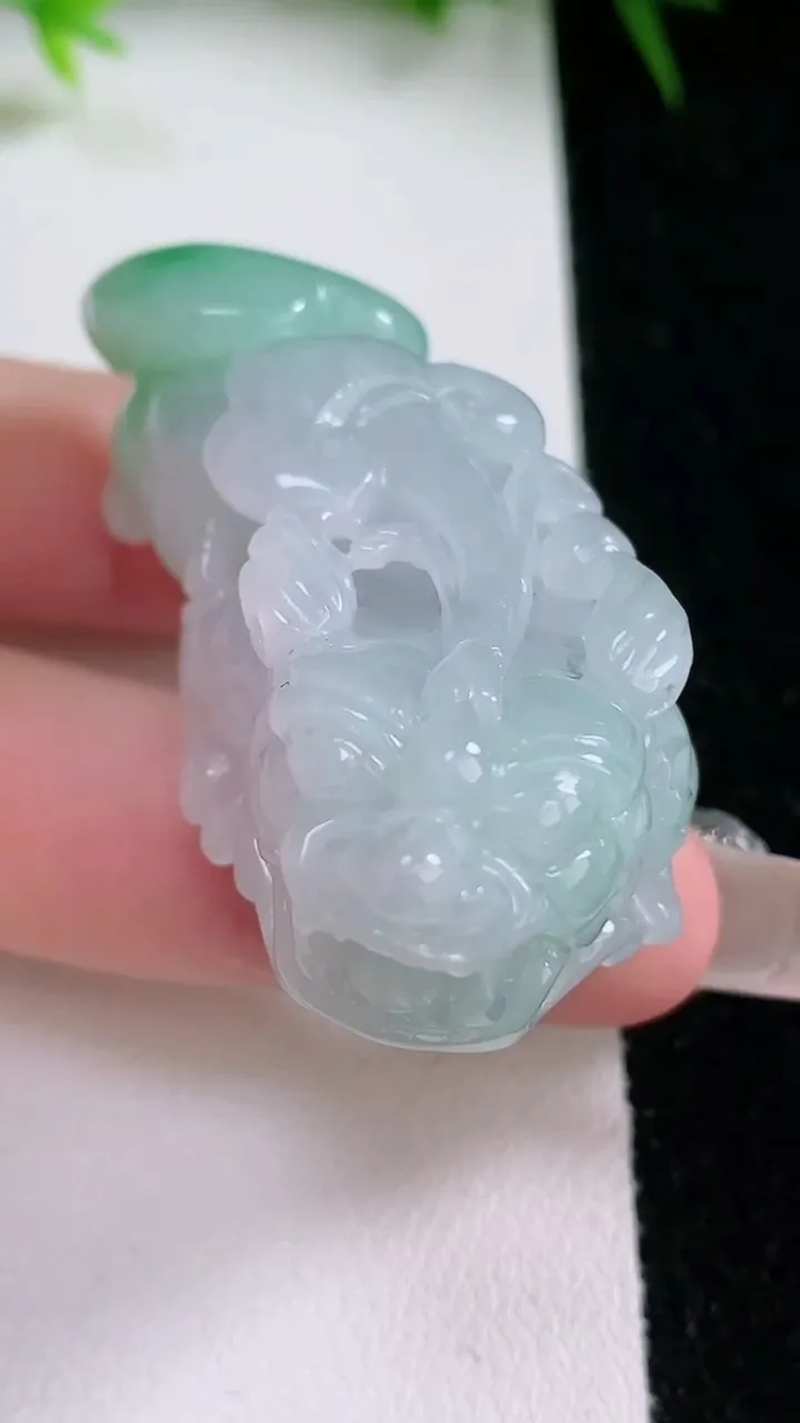 天然A货翡翠貔貅吊坠，尺寸50.2-22.5-15，重量:40.37g
1月26日