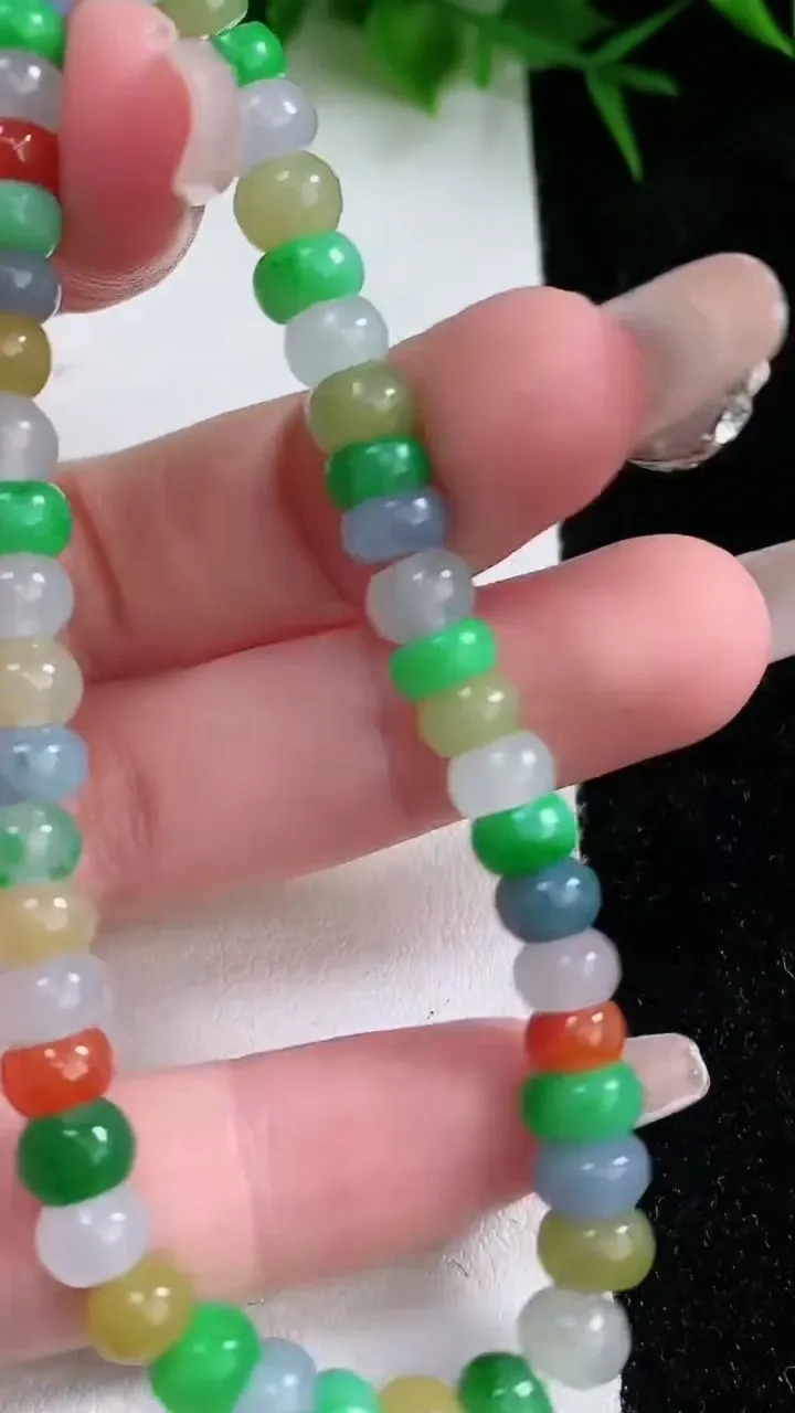天然A货翡翠四彩算盘珠手串，尺寸6.4-4.5-45颗，重量:14.78g1月26日
工厂直销收藏佳