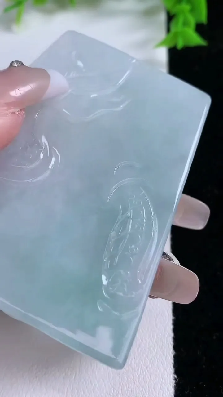 天然A货翡翠御龙关公吊坠，尺寸63-49.4-4.8，重量:39.02g
1月26日