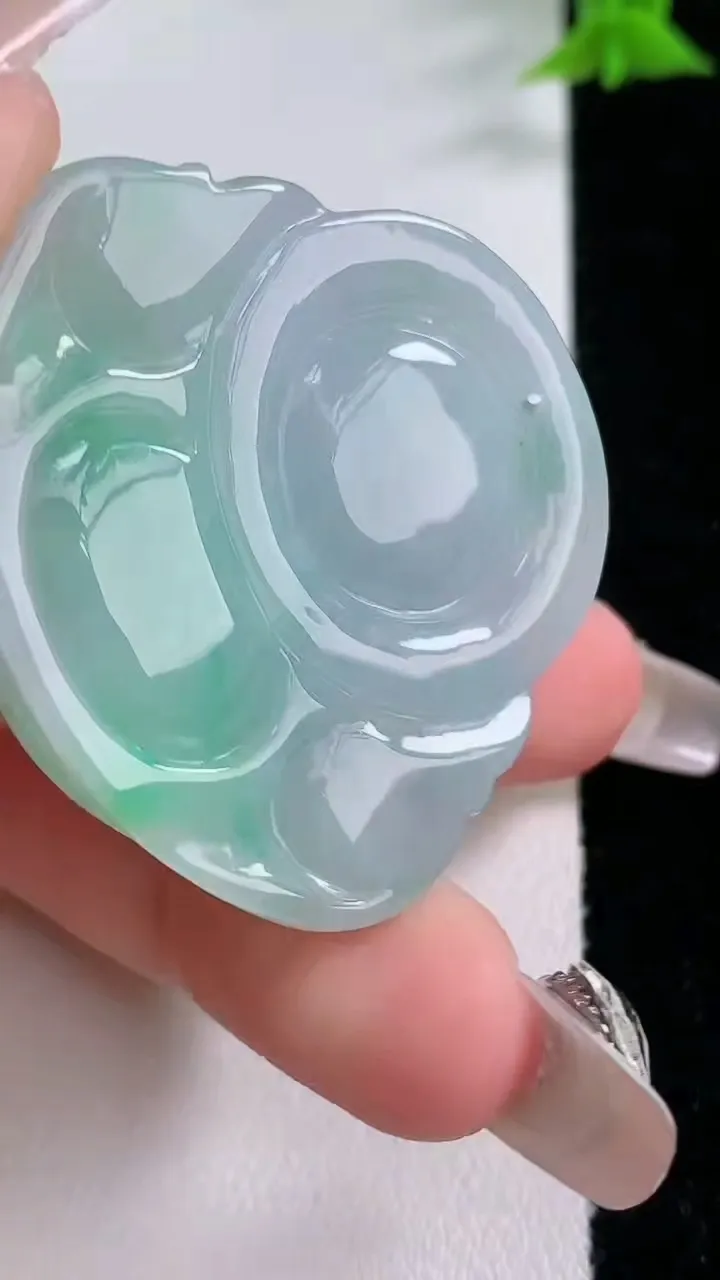 天然A货翡翠佛公吊坠，尺寸37-41-10.8，重量:26.62g
1月26日