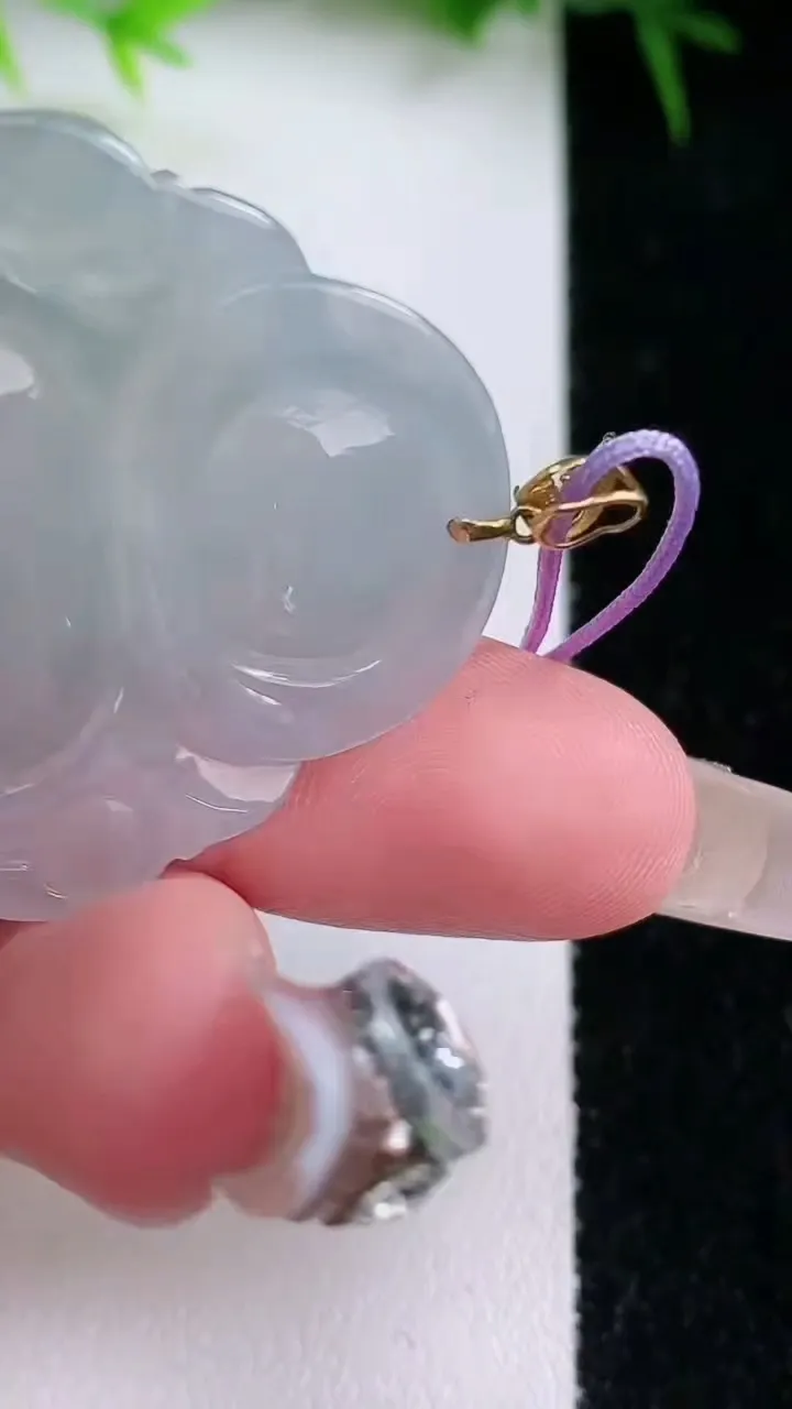 天然A货翡翠佛公吊坠，尺寸32-34.2-5.2，重量:8.60g
1月26日