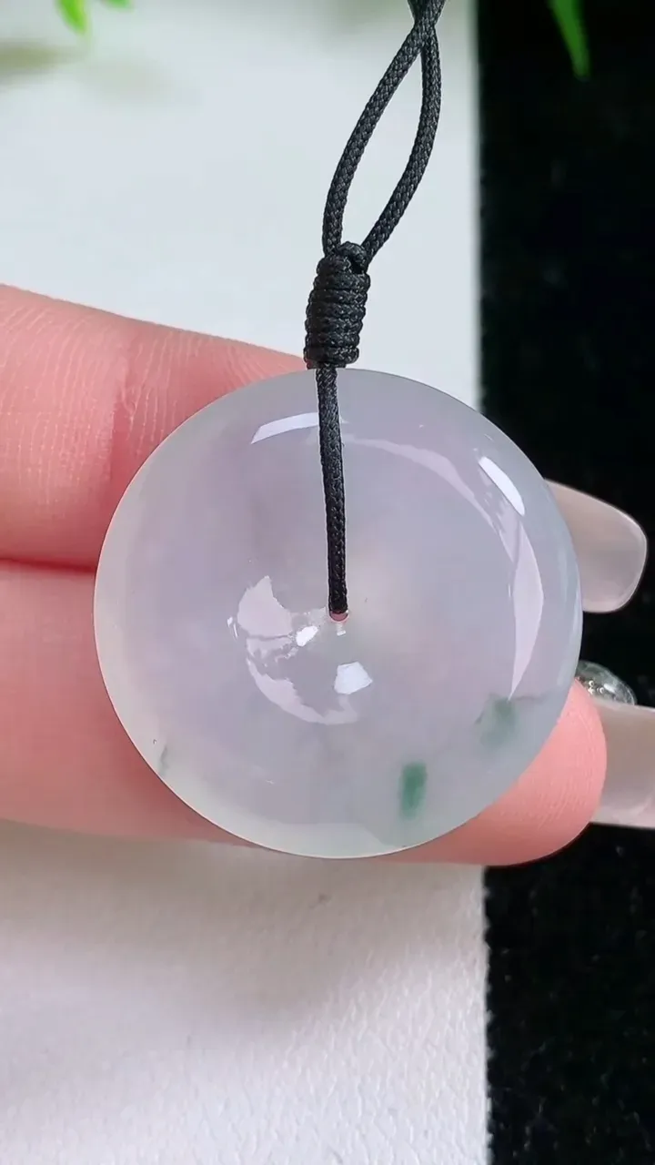 天然A货翡翠飘花平安扣吊坠，尺寸26.7-6.3，重量:9.15g
1月26日