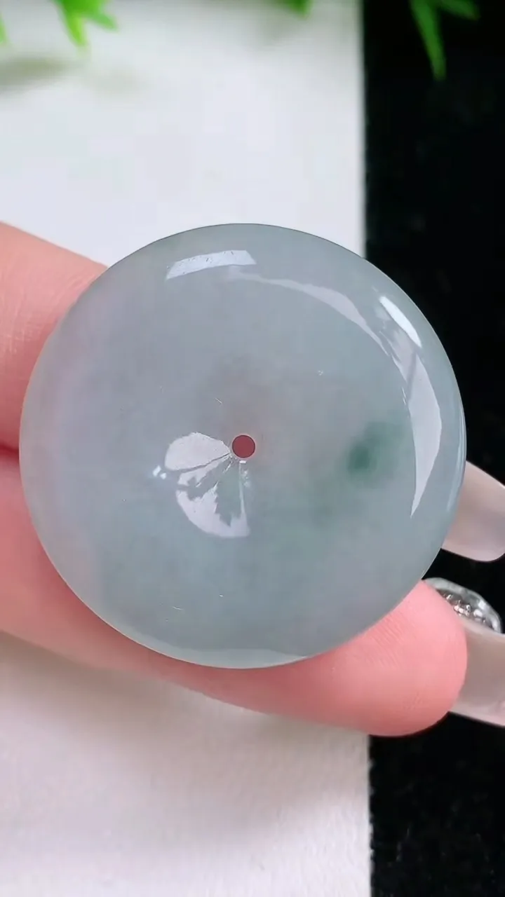 天然A货翡翠飘花平安扣吊坠，尺寸33-5.8，重量:14.82g
1月26日