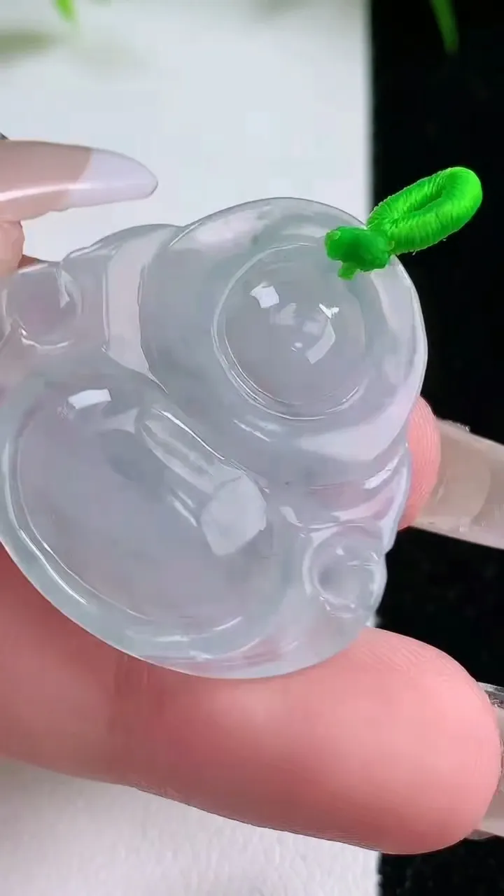 天然A货翡翠飘花佛公吊坠，尺寸31-31.5-5.4，重量:7.69g
1月26日