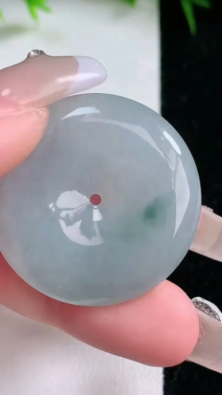 天然A货翡翠飘花平安扣吊坠，尺寸33-5.8，重量:14.82g
1月26日