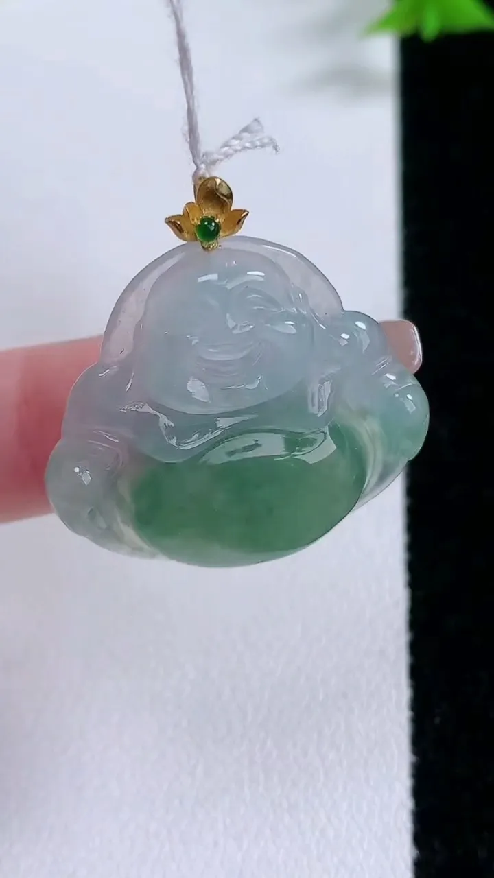 天然A货翡翠佛公吊坠，尺寸26-29-5.6，重量:6.21g
1月26日