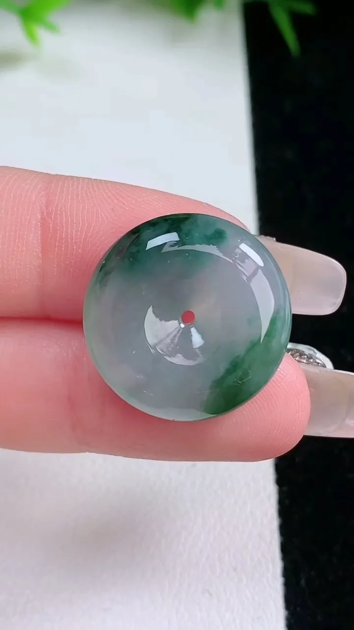 天然A货翡翠飘花平安扣吊坠，尺寸20.3-5.8，重量:4.95g
1月26日