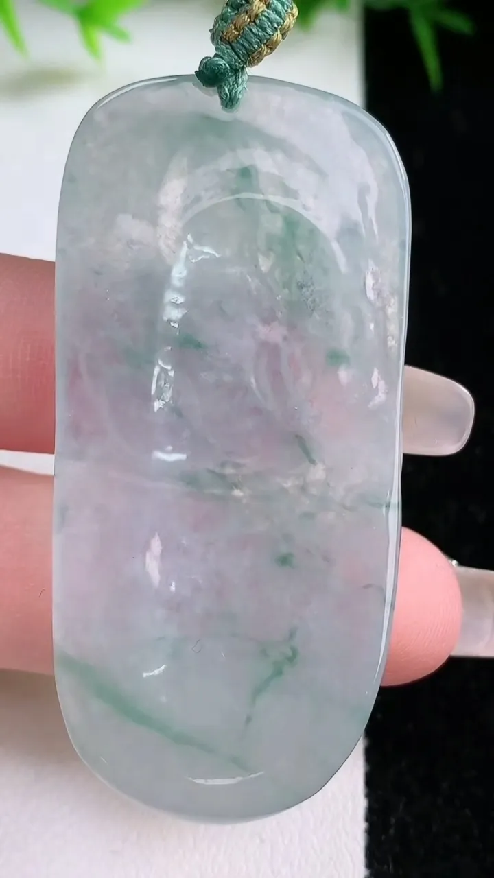 天然A货翡翠飘花观音菩萨吊坠，尺寸56.4-27-3.8，重量:14.07g
1月26日