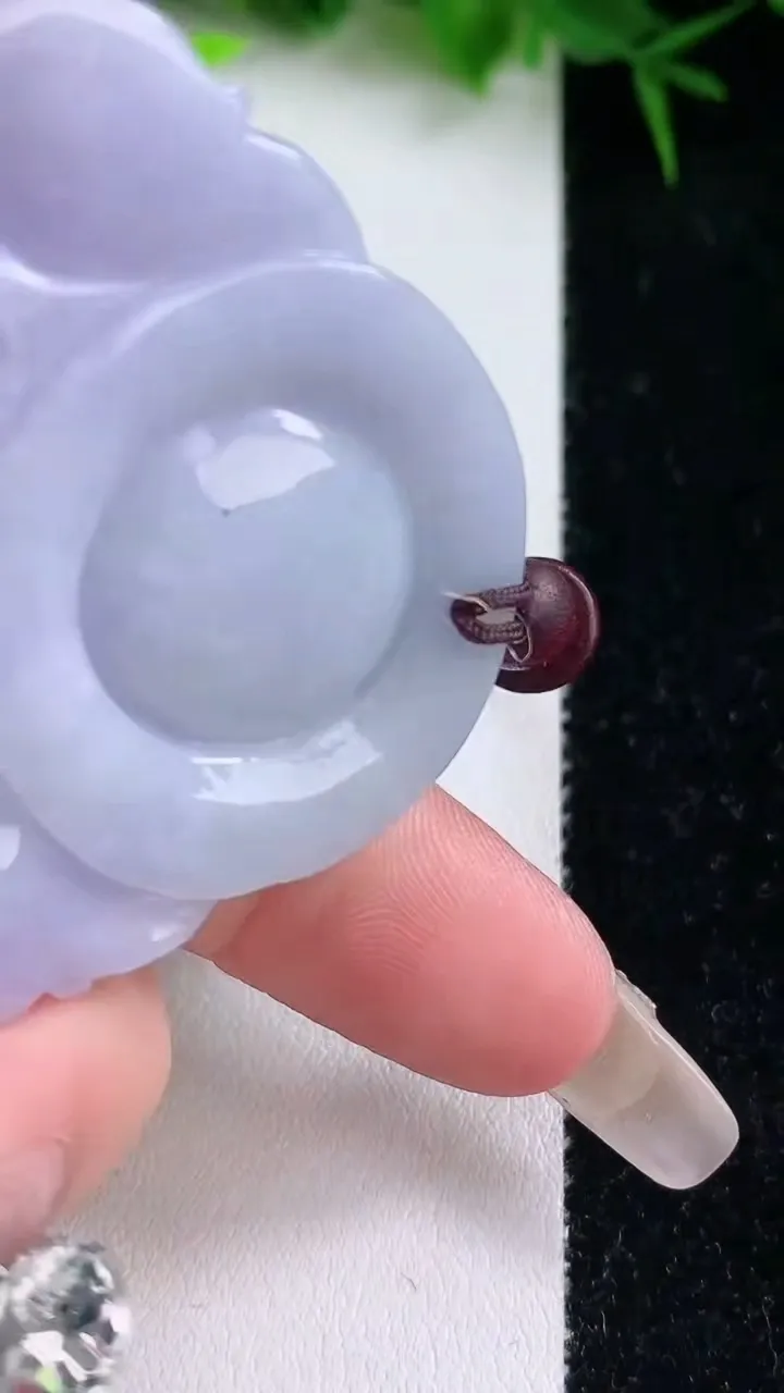 天然A货翡翠紫罗兰佛公吊坠，尺寸46.3-49.3-12，重量:46.82g
1月26日