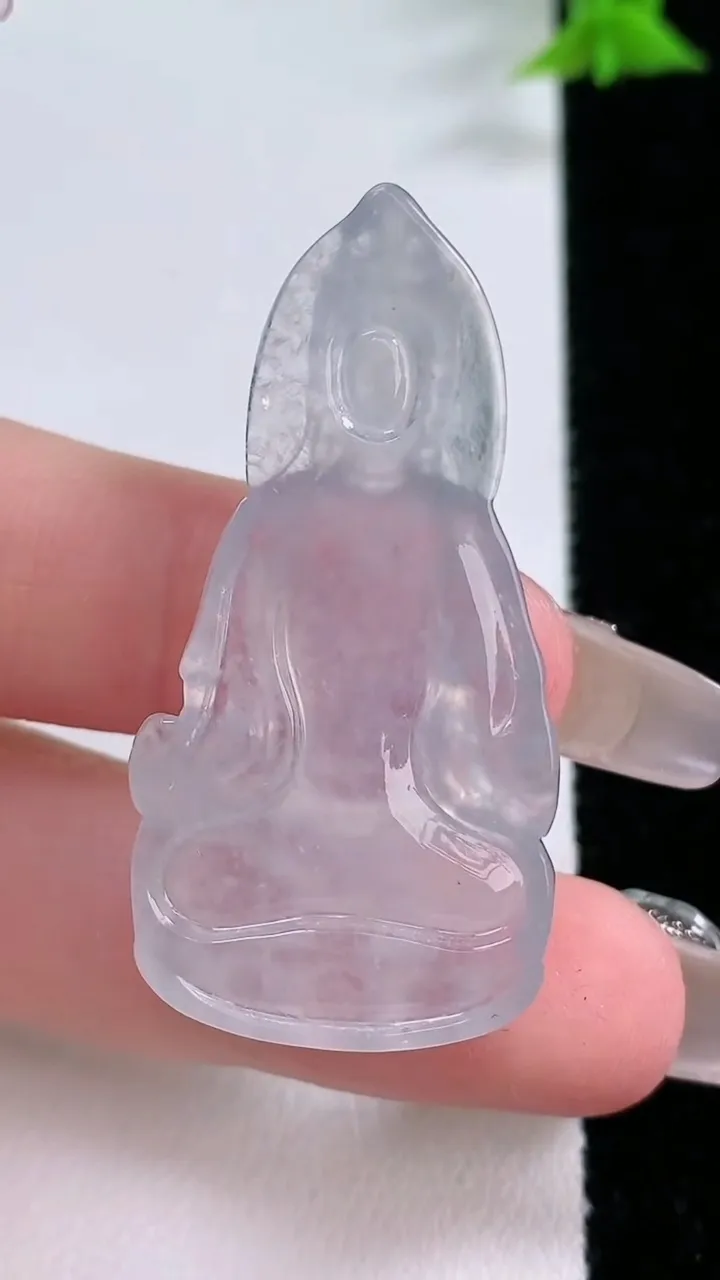 天然A货翡翠观音菩萨吊坠，尺寸43.4-22-6，重量:9.80g
1月26日