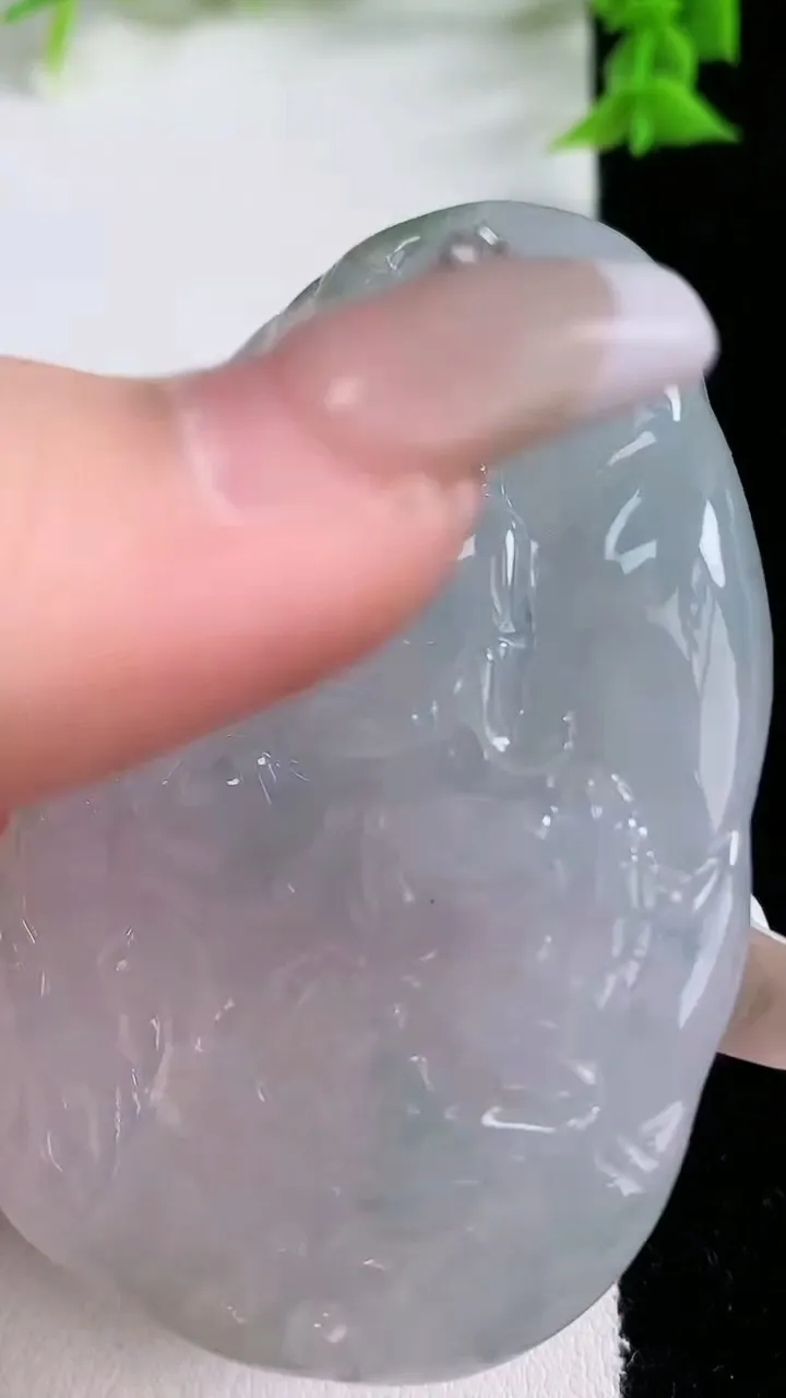 天然A货翡翠飘花御龙观音菩萨吊坠，尺寸66-44-10，重量:46.89g
1月26日