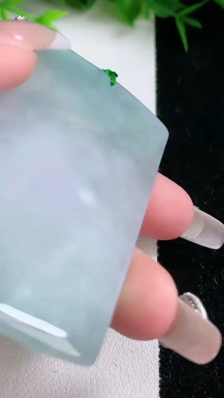 天然A货翡翠普贤菩萨吊坠，尺寸68.4-40.8-4.8，重量:34.69g
1月26日