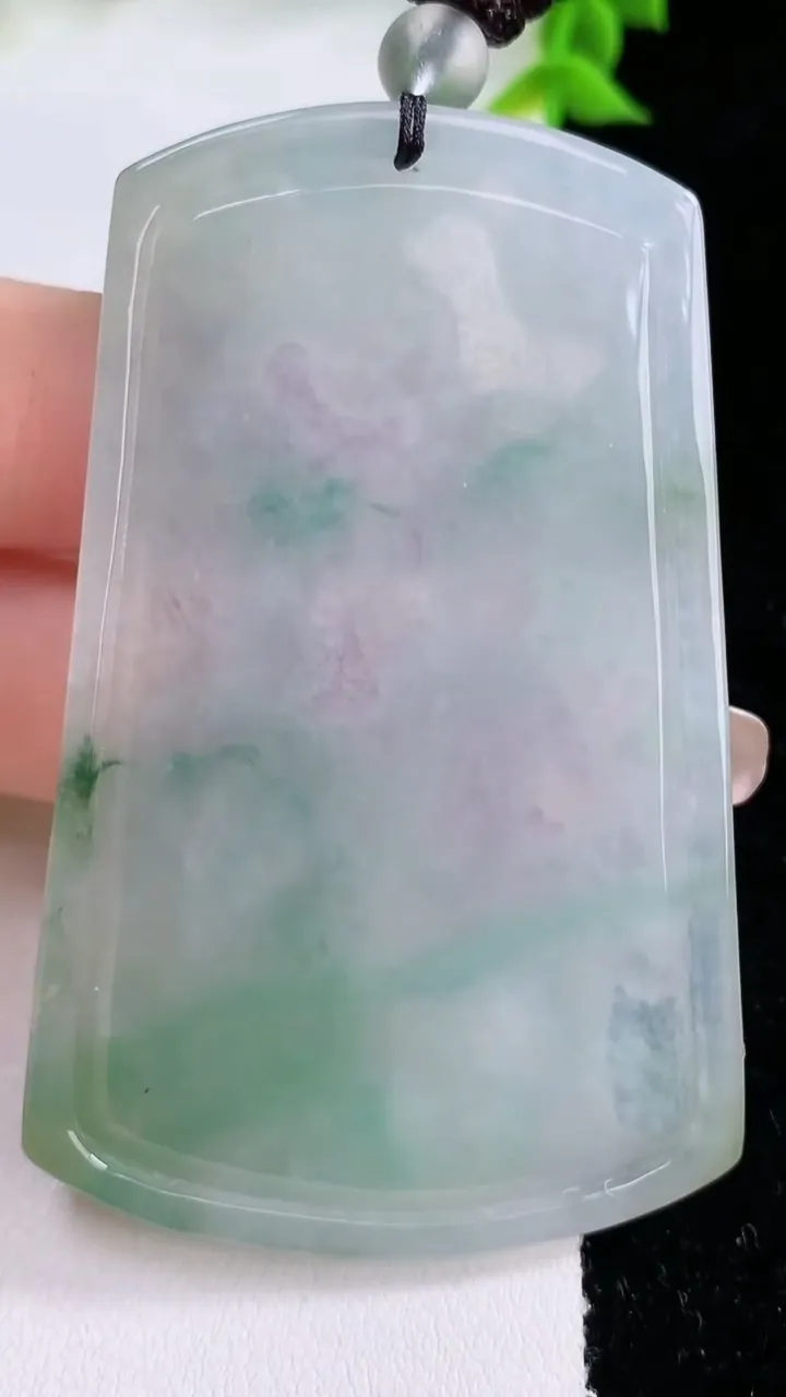 天然A货翡翠飘花祥龙观音菩萨吊坠，尺寸66.6-42.4-5.8，重:33.15g
1月26日