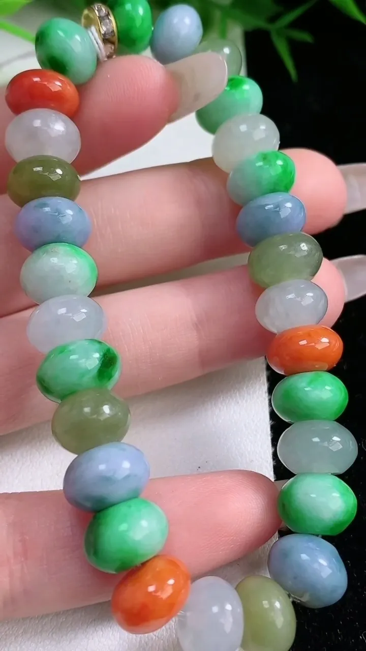 天然A货翡翠四彩算盘珠手串，尺寸10-5.8-28颗，重量:35.42g1月26日
工厂直销收藏佳品,种好水足，色泽均匀，有种有色，上手高大气！