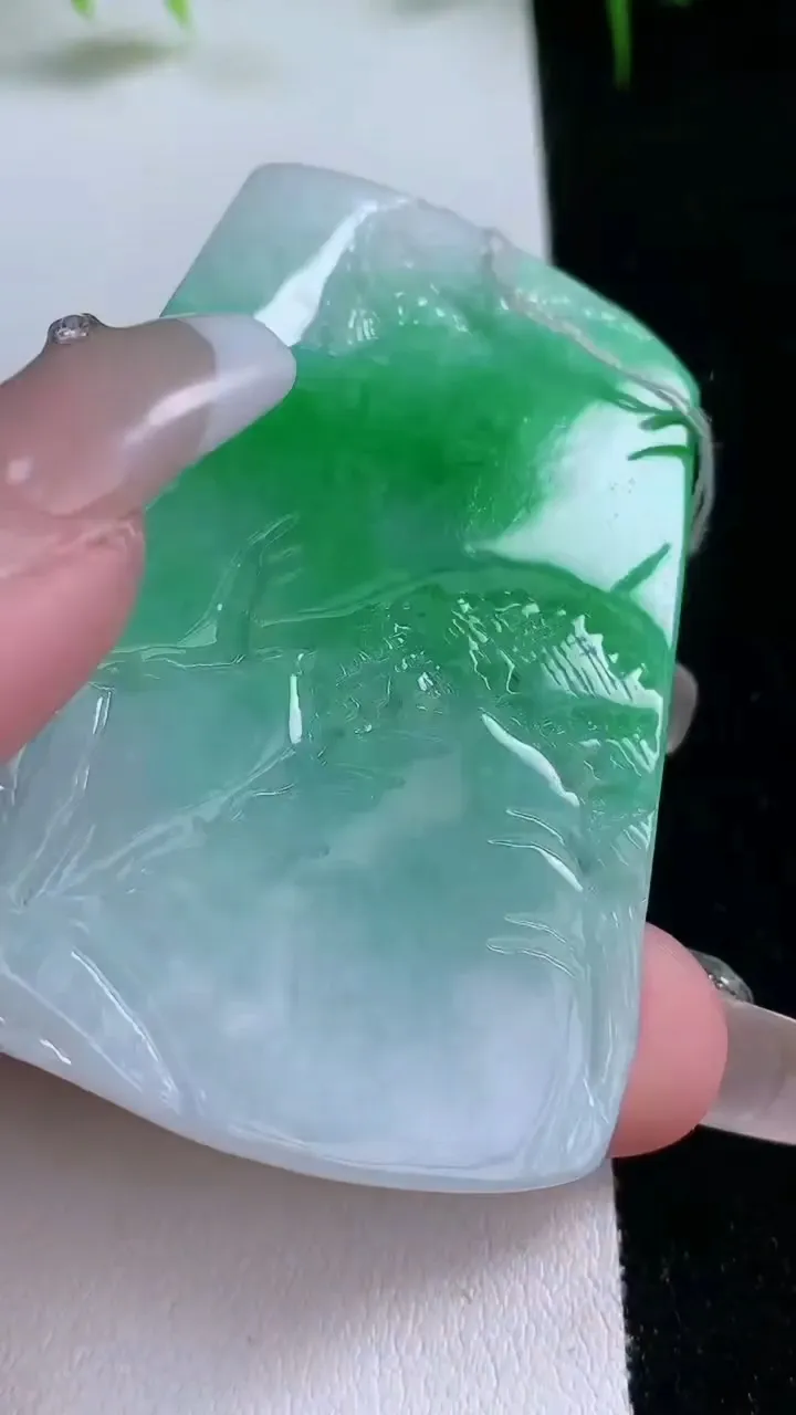 天然A货翡翠山水牌吊坠，尺寸58.3-40.8-5.4，重量:29.60g
1月26日