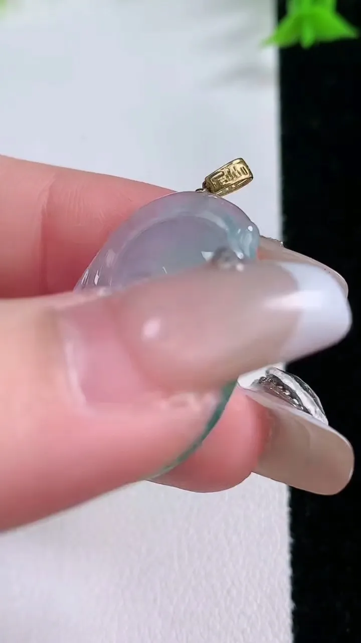 天然A货翡翠如意吊坠，尺寸30-20.4-4，重量:5.45g
1月26日