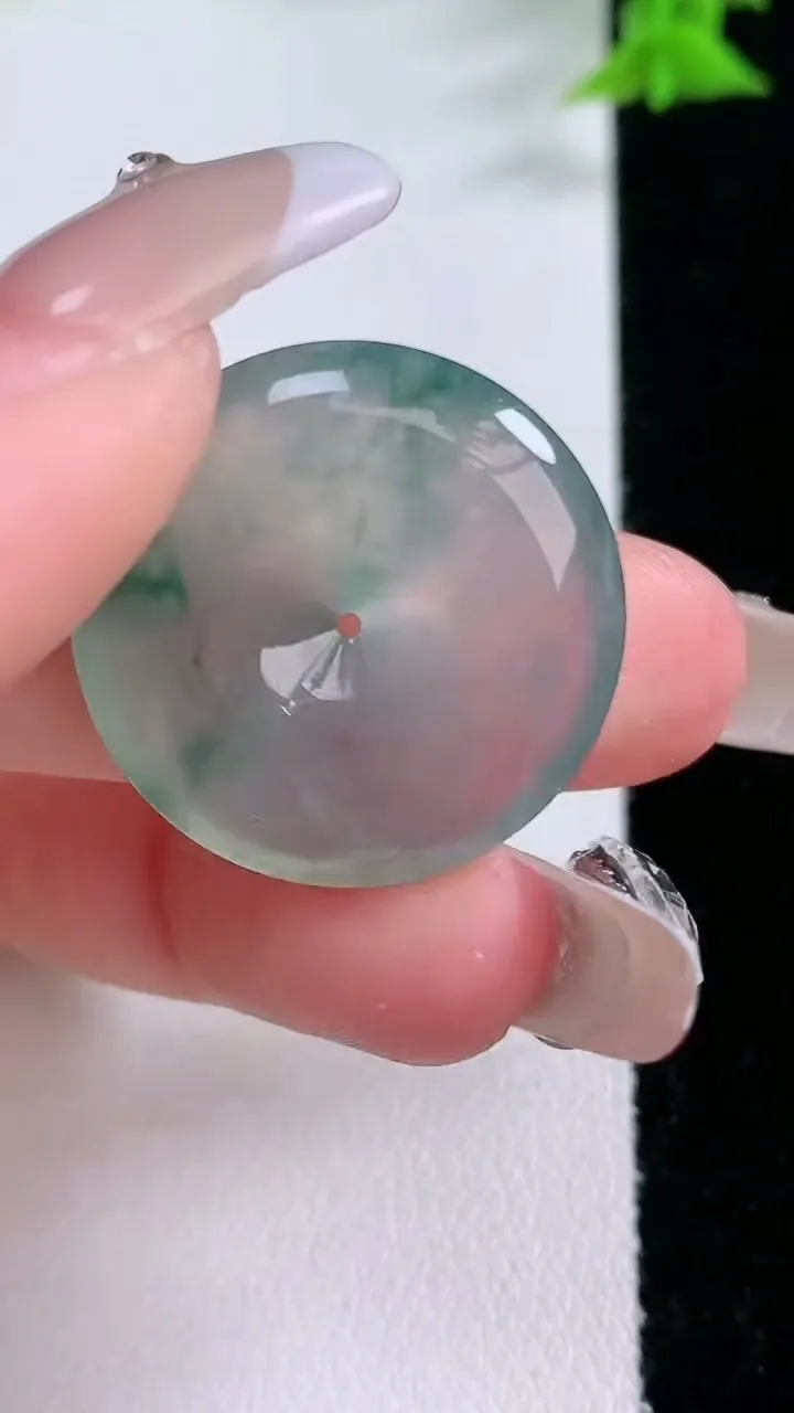 天然A货翡翠冰种飘花平安扣吊坠，尺寸24.4-5，重量:6.19g
1月26日