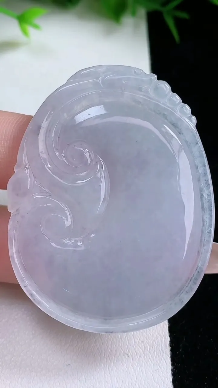 天然A货翡翠紫罗兰如意吊坠，尺寸52.6-40.8-5.4，重量:21.86g
1月26日