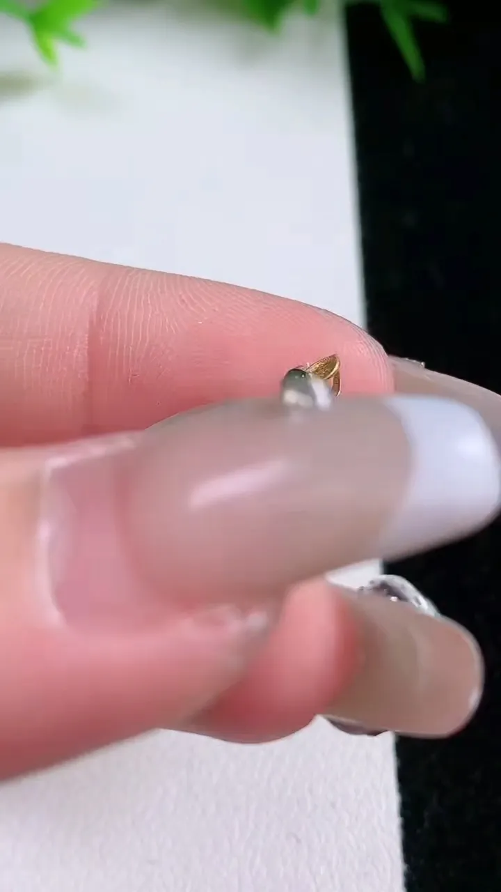 天然A货翡翠母子平安扣吊坠，尺寸20.3-2，重量:1.94g
1月26日