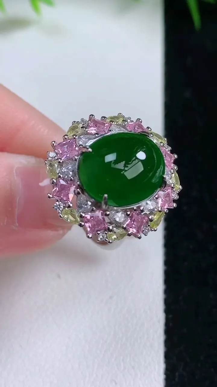 天然A货翡翠蛋面戒指，尺寸12.7-11-8.3，重量:4.62g2026年1月26日
工厂直销收藏