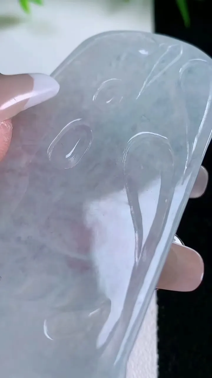 天然A货翡翠虚空藏菩萨吊坠，尺寸63.2-42-3.8，重量:24.22g
1月26日