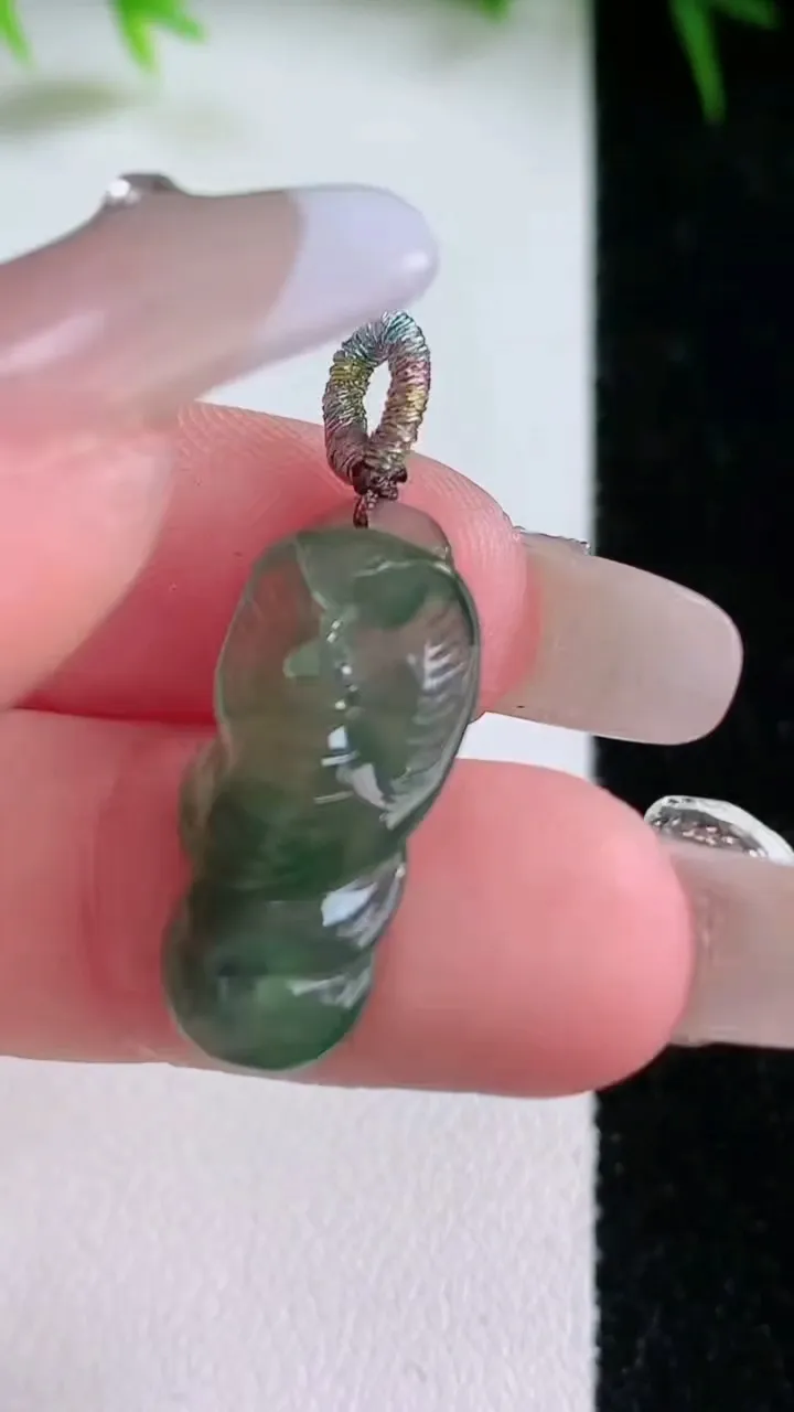 天然A货翡翠生肖蛇吊坠，尺寸21.6-11.4，重量:1.69g
1月26日