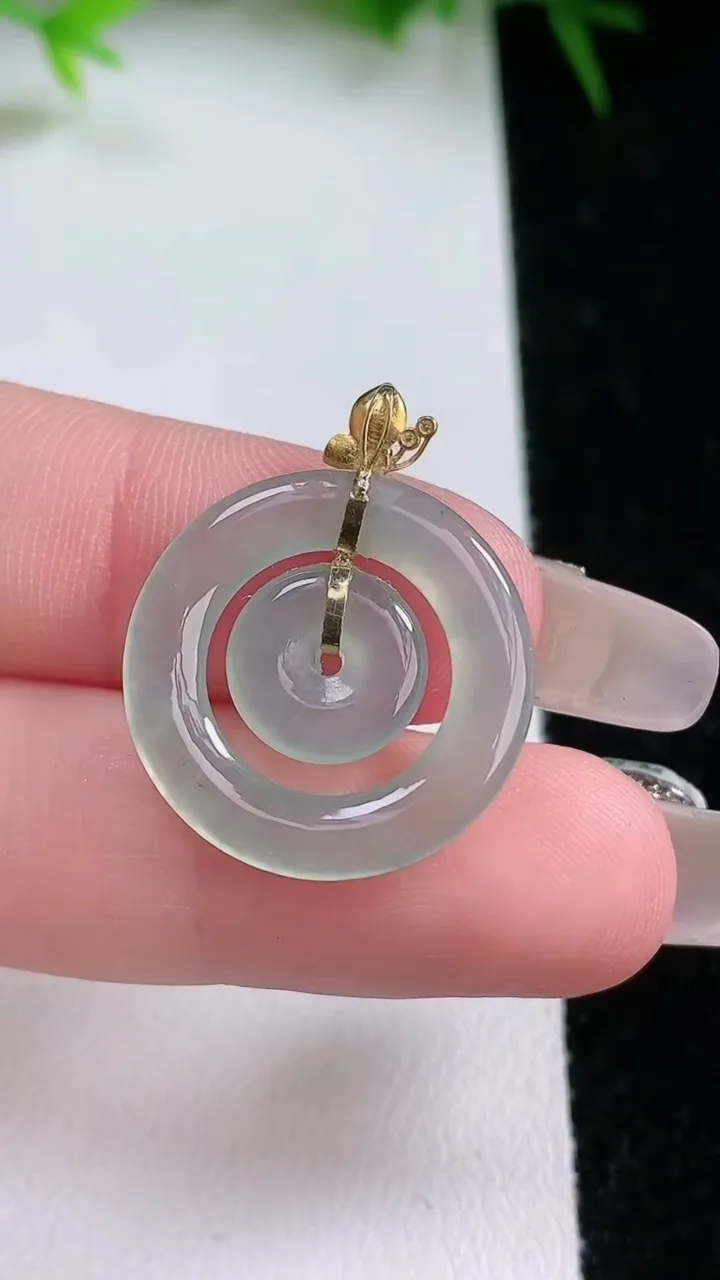 天然A货翡翠母子平安扣吊坠，尺寸20.3-2，重量:1.94g
1月26日