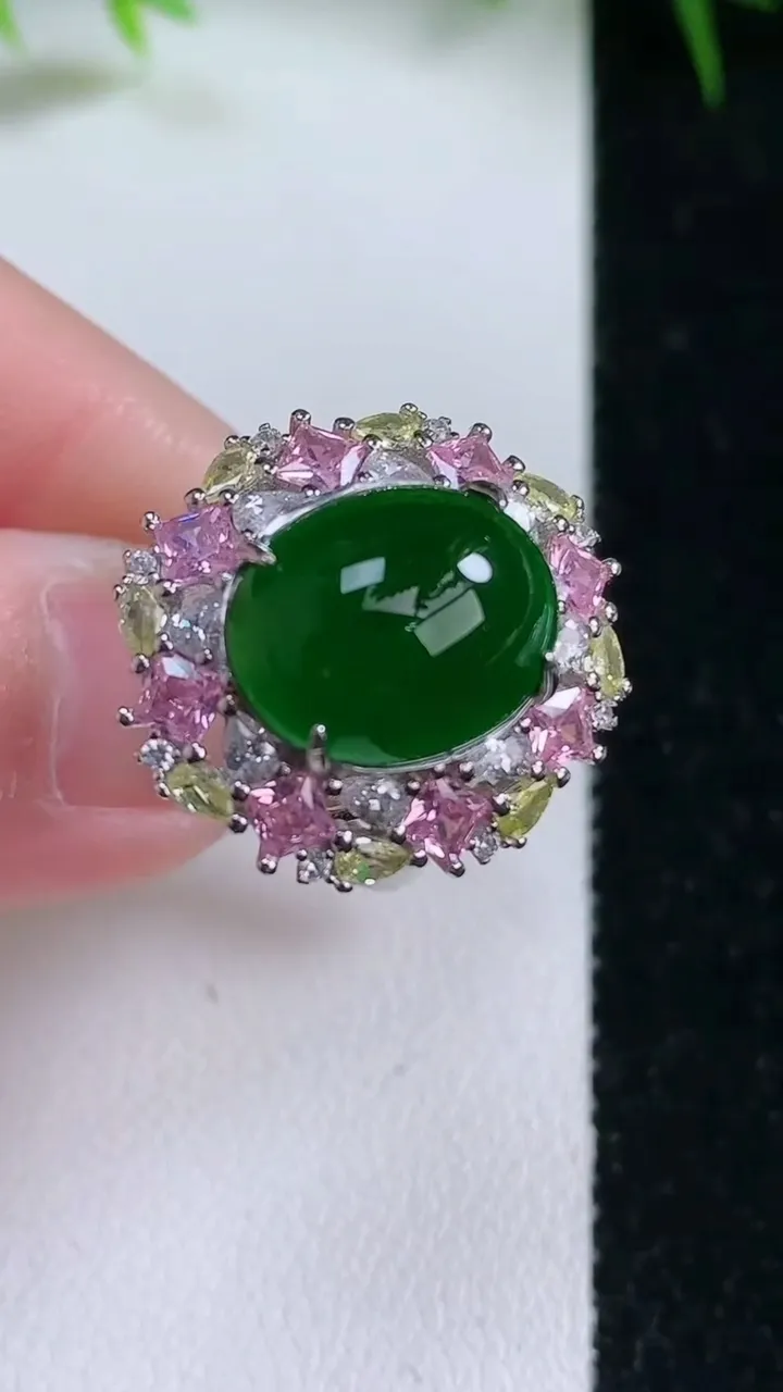 天然A货翡翠蛋面戒指，尺寸12.7-11-8.3，重量:4.62g2026年1月26日
工厂直销收藏