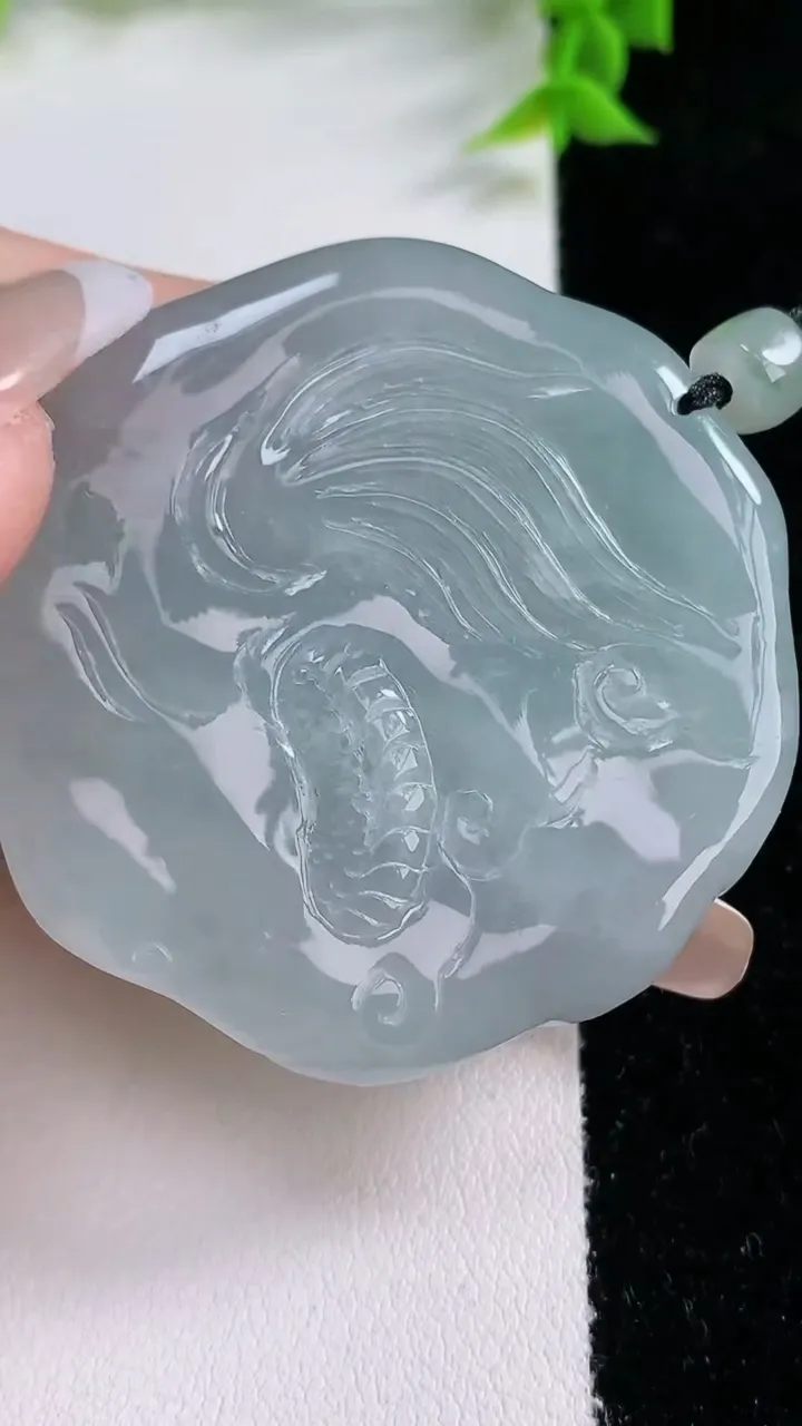 天然A货翡翠龙牌吊坠，尺寸50-11.7，重:49.81g
1月26日