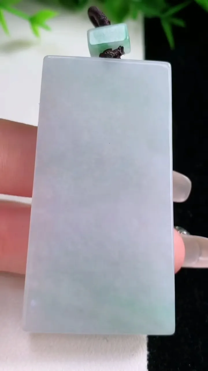 天然A货翡翠无事牌吊坠，尺寸57-31.6-6，重量:34.16g
1月26日