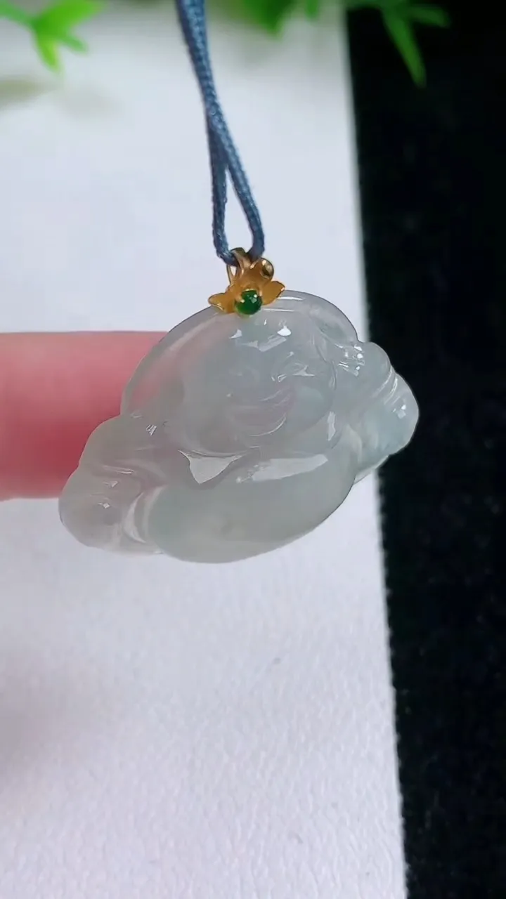 天然A货翡翠佛公吊坠，尺寸25.2-29.5-5.3，重量:5.75g
1月26日