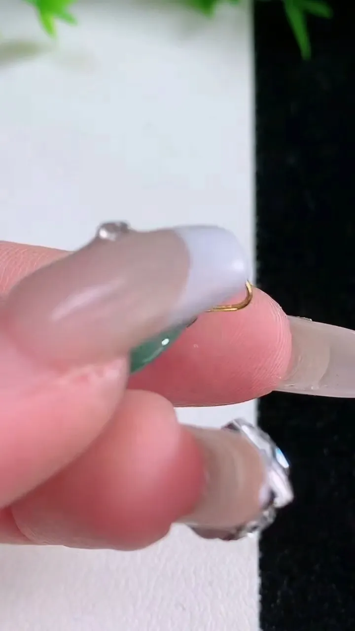 天然A货翡翠葫芦吊坠，尺寸17-15.6-5.8，重量:2.80g
1月26日