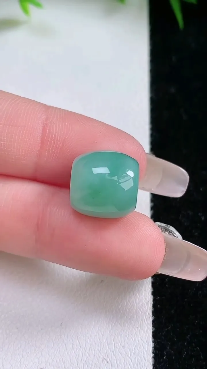 天然A货翡翠路路通吊坠，尺寸12-12.7，重量:4.54g
1月26日