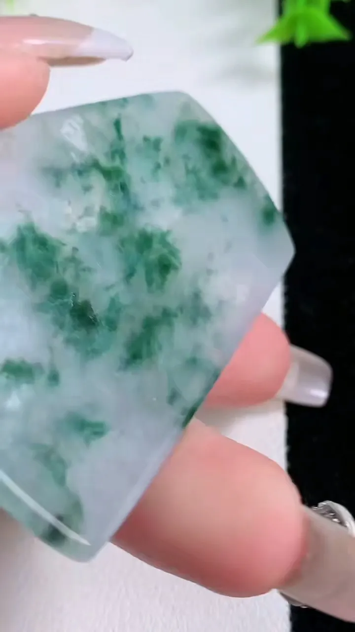 天然A货翡翠冰种飘花文殊菩萨吊坠，尺寸60.8-40.2-6，重量:30.58g
1月26日