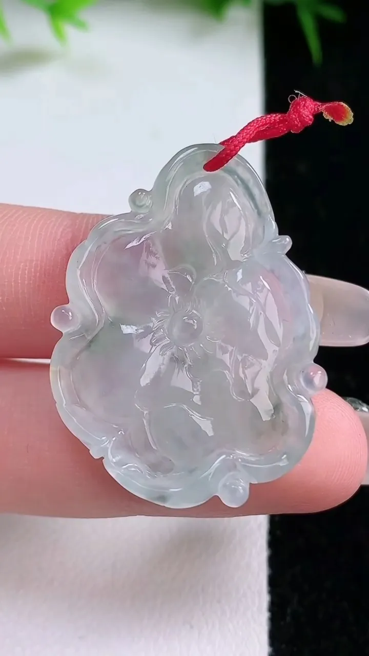 天然A货翡翠飘花年年有余吊坠，尺寸34.8-25.2-5.2，重量:6.63g
1月26日