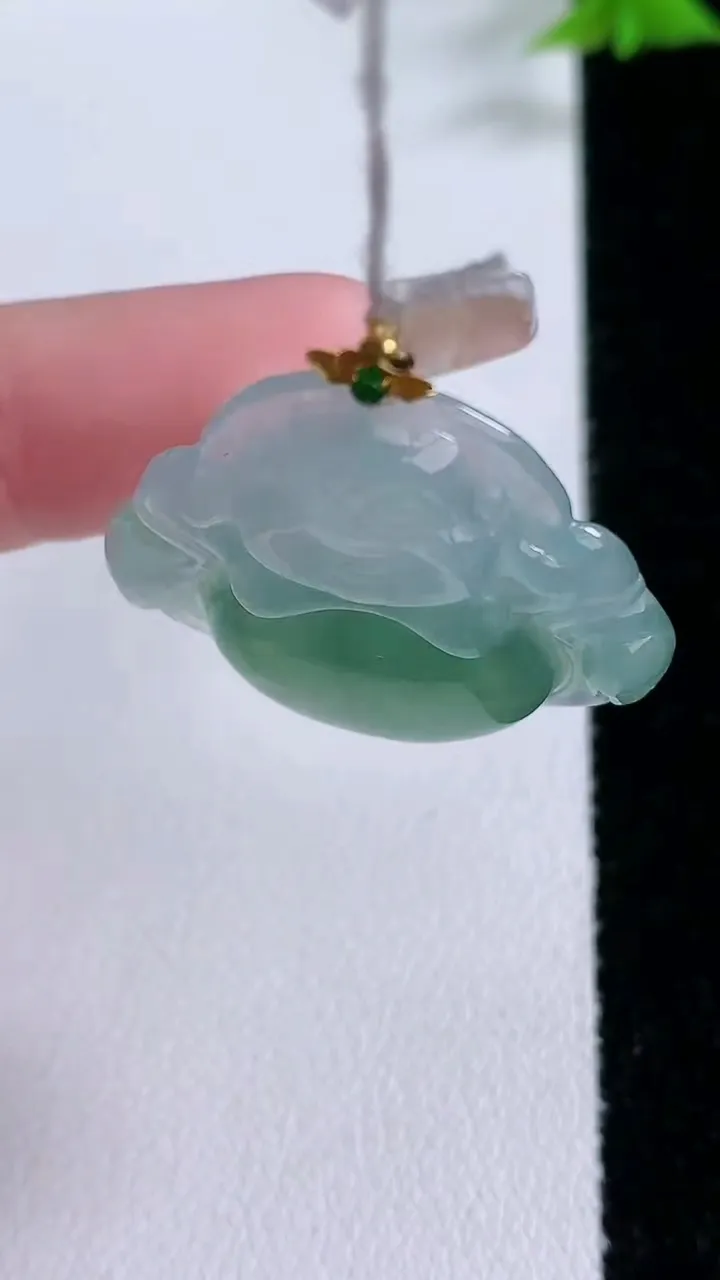 天然A货翡翠佛公吊坠，尺寸26-29-5.6，重量:6.21g
1月26日