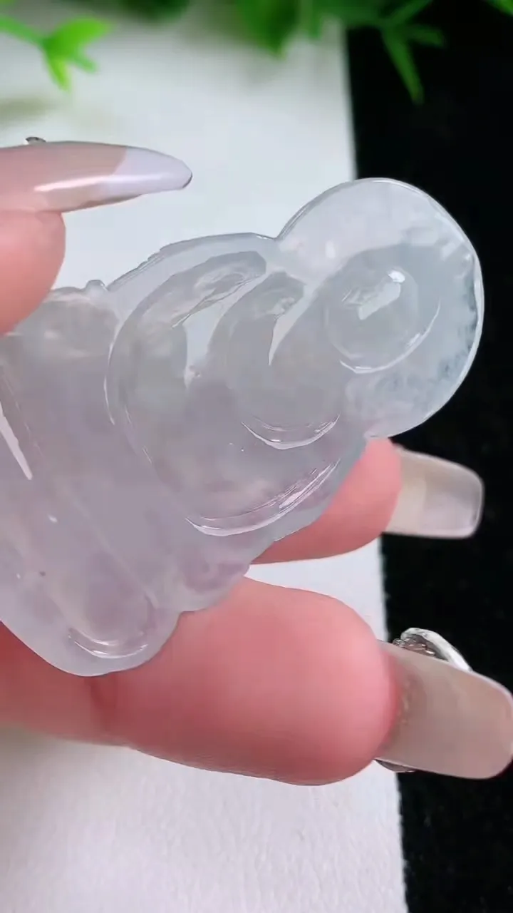 天然A货翡翠度母观音吊坠，尺寸45.3-27.8-5，重量:10.82g
1月26日