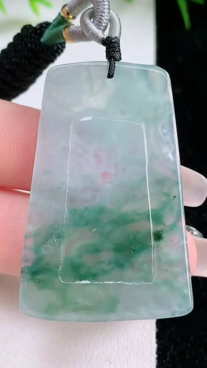 天然A货翡翠飘花生肖鸡吊坠，尺寸45-29.3-3.8，重量:14.14g
1月26日