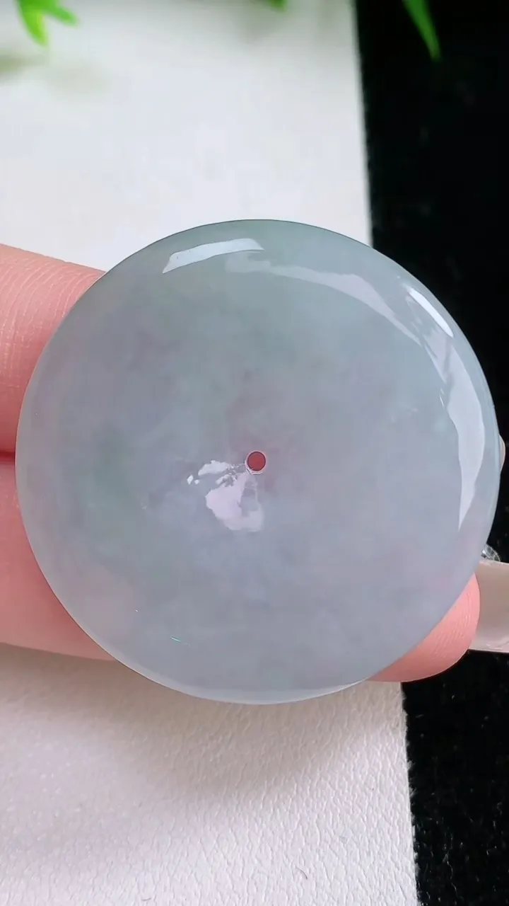 天然A货翡翠平安扣吊坠，尺寸36-5.1，重量:15.71g
1月26日