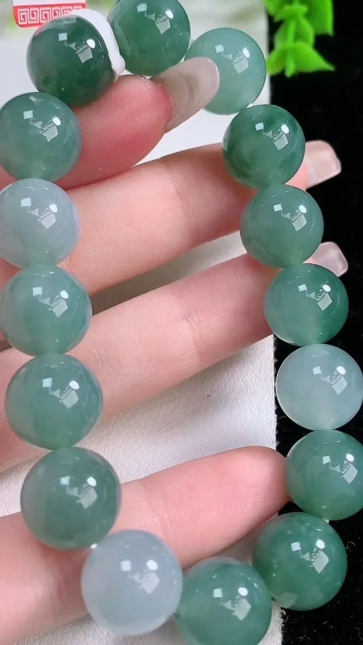 天然A货翡翠圆珠手串，尺寸12-16颗，重量:50.30g1月26日
工厂直销收藏佳品,种好水足，色泽均匀，有种有色，上手高大气！