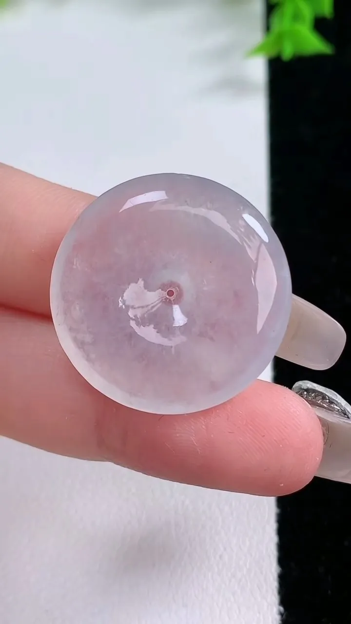 天然A货翡翠平安扣吊坠，尺寸26-4.6，重量:6.45g
1月26日