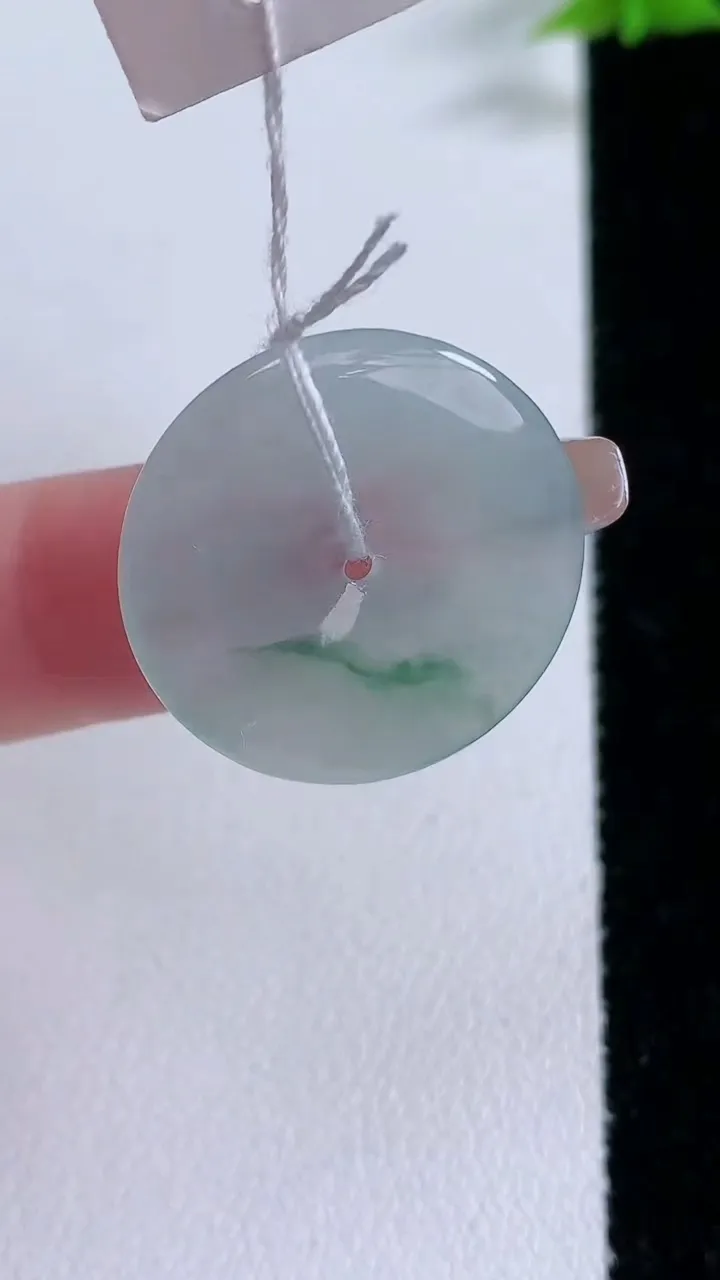 天然A货翡翠冰种飘花平安扣吊坠，尺寸22-3.4，重量:4.19g
1月26日