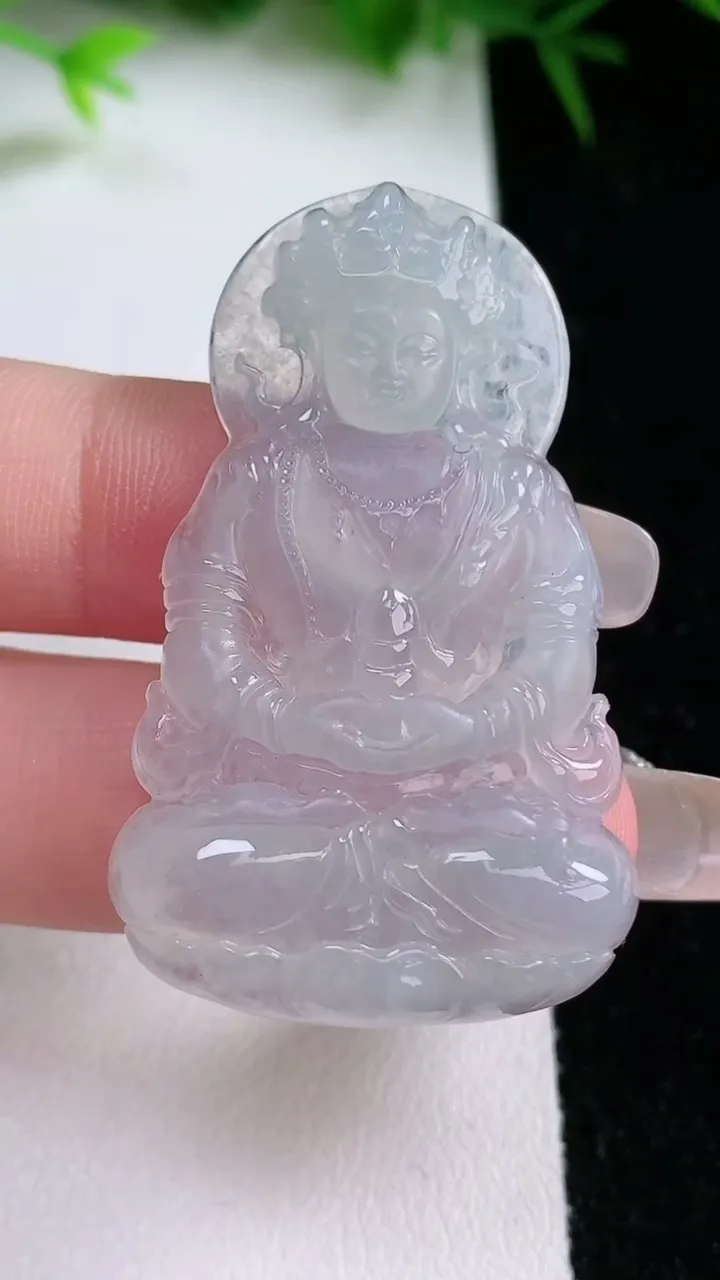 天然A货翡翠度母观音吊坠，尺寸45.3-27.8-5，重量:10.82g
1月26日