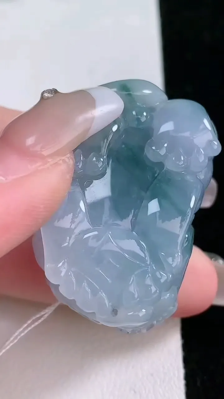 天然A货翡翠紫罗兰飘花貔貅吊坠，尺寸39.7-27.4-20，重量:48.17g
1月26日