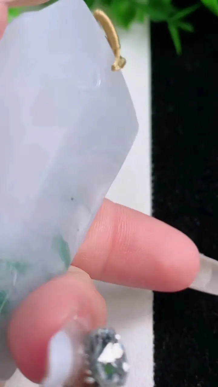 天然A货翡翠飘花文殊菩萨吊坠，尺寸66-46-6，重量:39.49g
1月26日