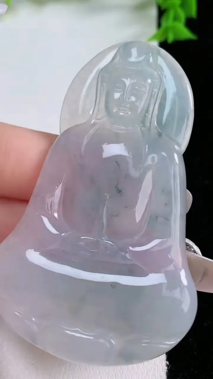 天然A货翡翠冰种飘花观音菩萨吊坠，尺寸68-42.2-4.6，重量:24.09g
1月26日