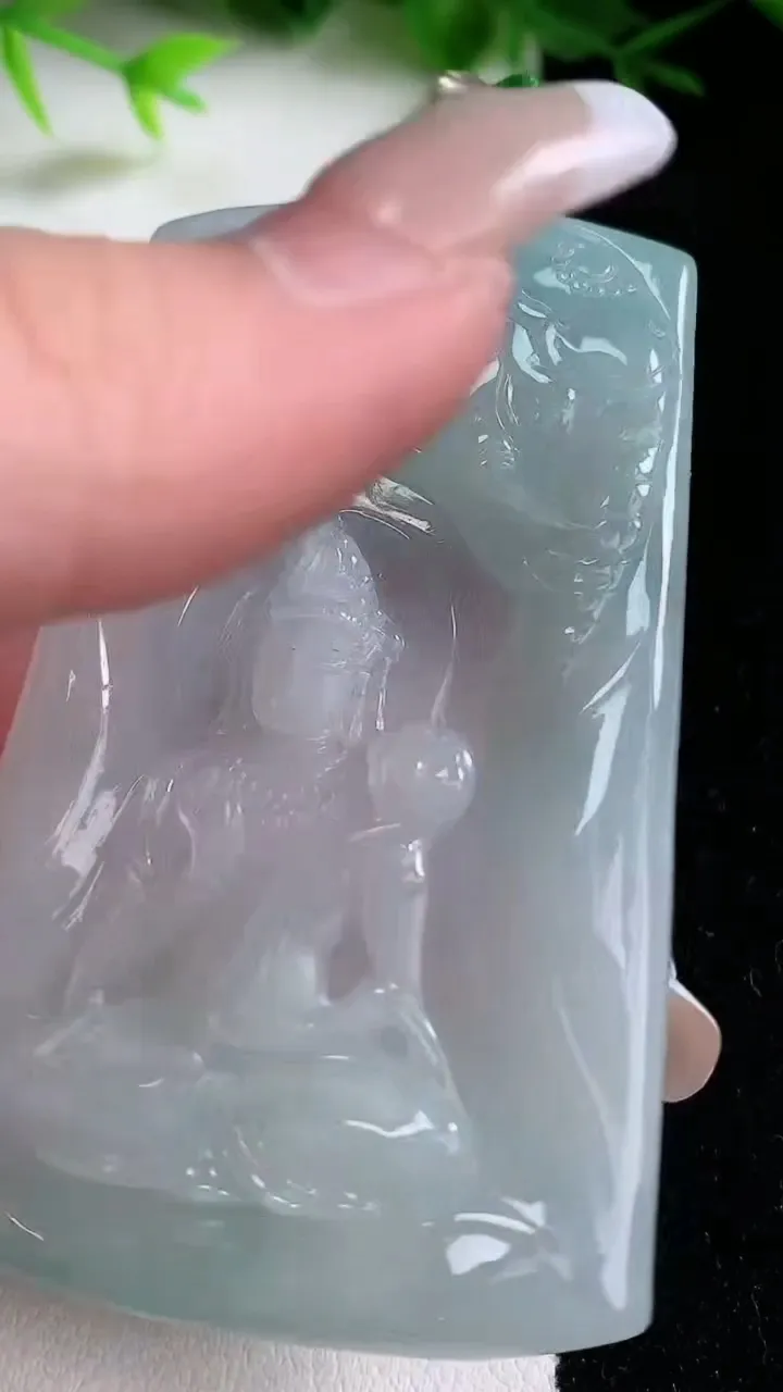 天然A货翡翠普贤菩萨吊坠，尺寸68.4-40.8-4.8，重量:34.69g
1月26日