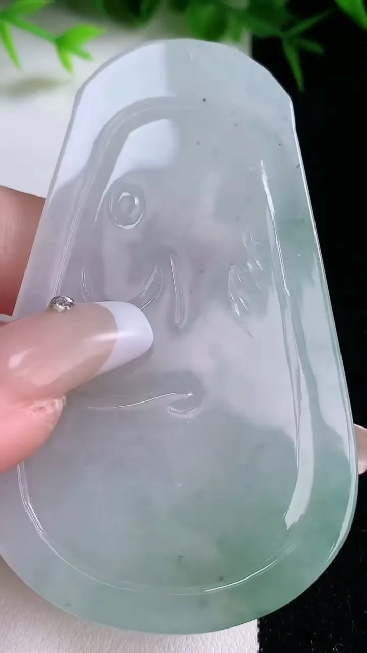 天然A货翡翠祥龙大日如来吊坠，尺寸74-43.8-4.6，重量:30.00g
1月26日